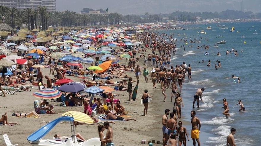 Imagen de la playa de el Bajondillo, en Torremolinos