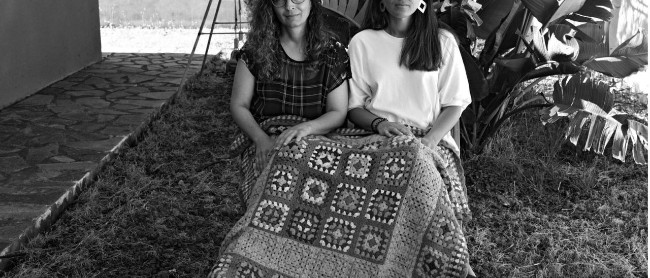 Las hermanas Nancy y Diana, retratadas por Teresa Correa e Izabella Jagiello dentro del proyecto ‘Donde no se tocan las nubes’, en La Palma.