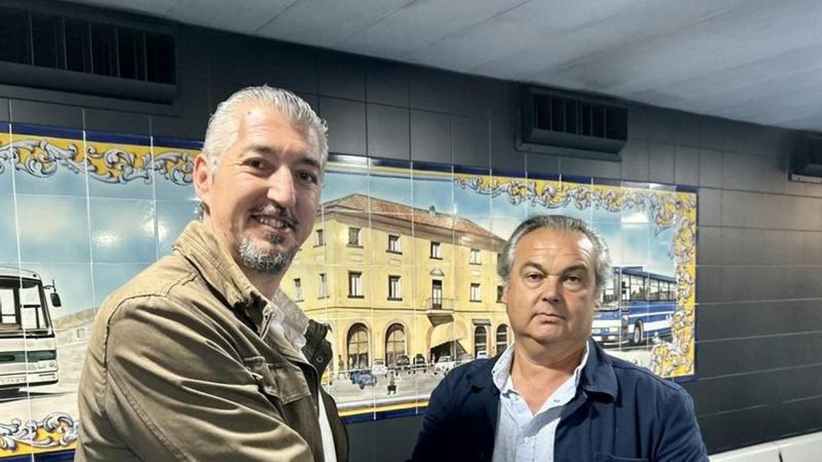 El Consejero Delegado De La Sociedad De Infraestructuras Del Ayuntamiento De Talavera De La Reina, Gerardo Sánchez, Con Juan Carlos García, Representante Delegado De Samar En Talavera.