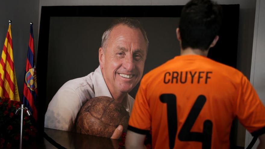 El fútbol homenajeó hace un año a Cruyff.
