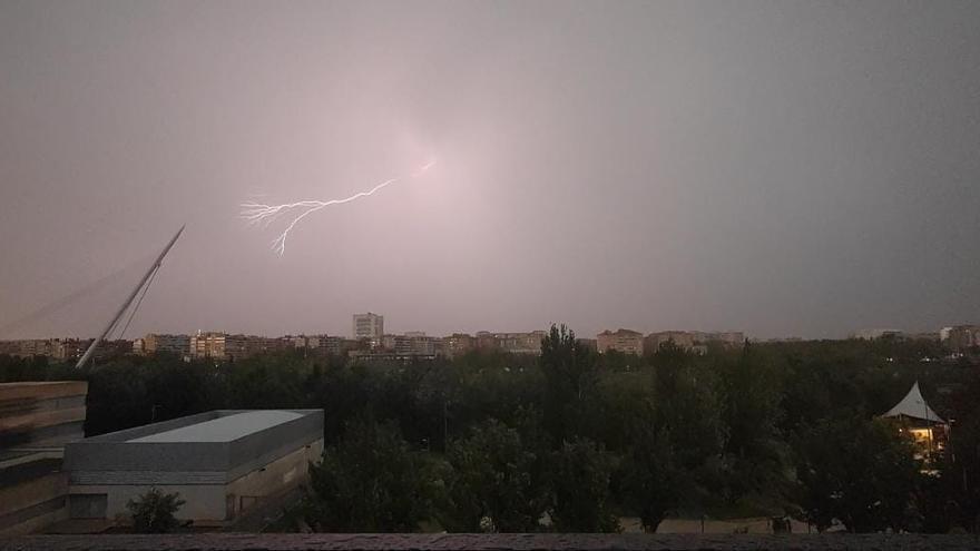 Imagen de la tormenta que afectó a Zaragoza la pasada semana