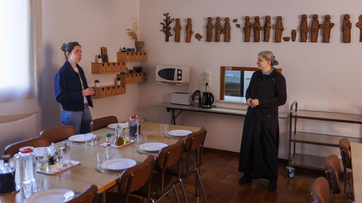 Com és viure en un monestir de monges a Montserrat?