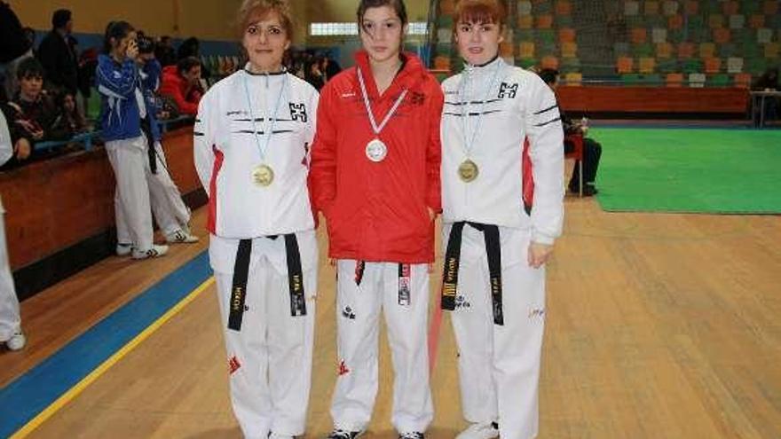 Mercedes Romero, Tania Castiñeira y Noelia Pérez.