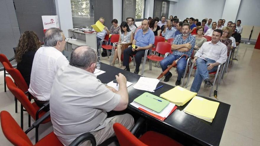 Tovar insta a los dirigentes socialistas a patearse  cada barrio de la Región