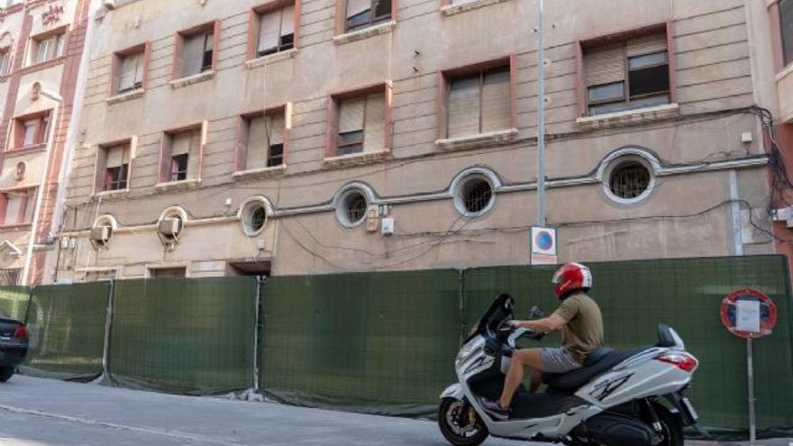 Un nuevo edificio de cuatro plantas.