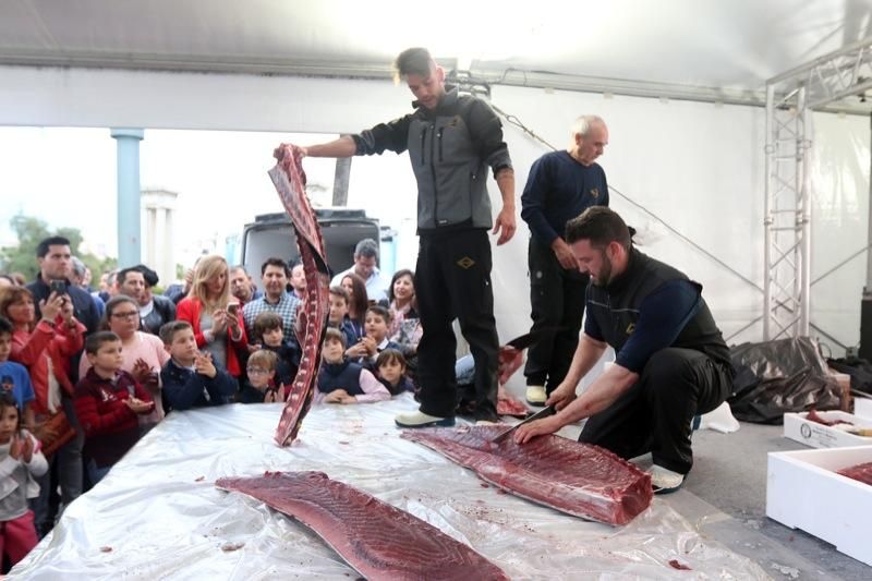 Ronqueo de atún rojo en la Plaza de la Marina