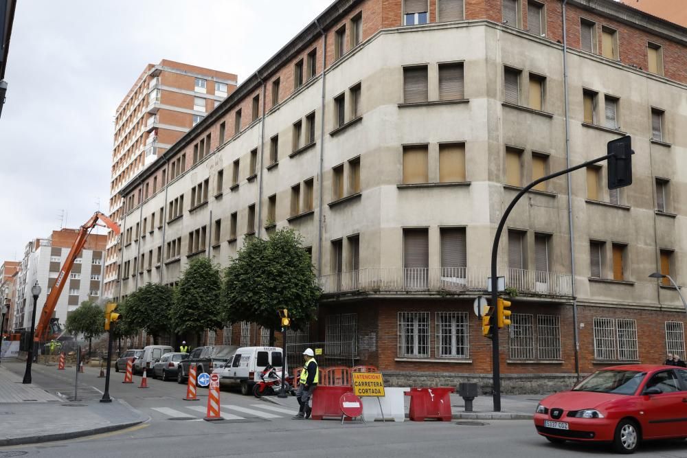 Demolición del edificio de militares de Gijón