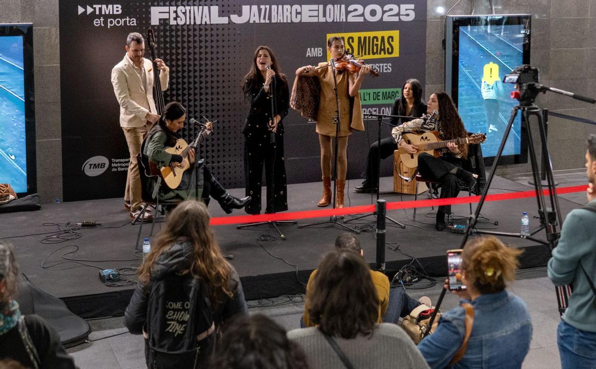 Actuació sorpresa de Las Migas al metro de Barcelona