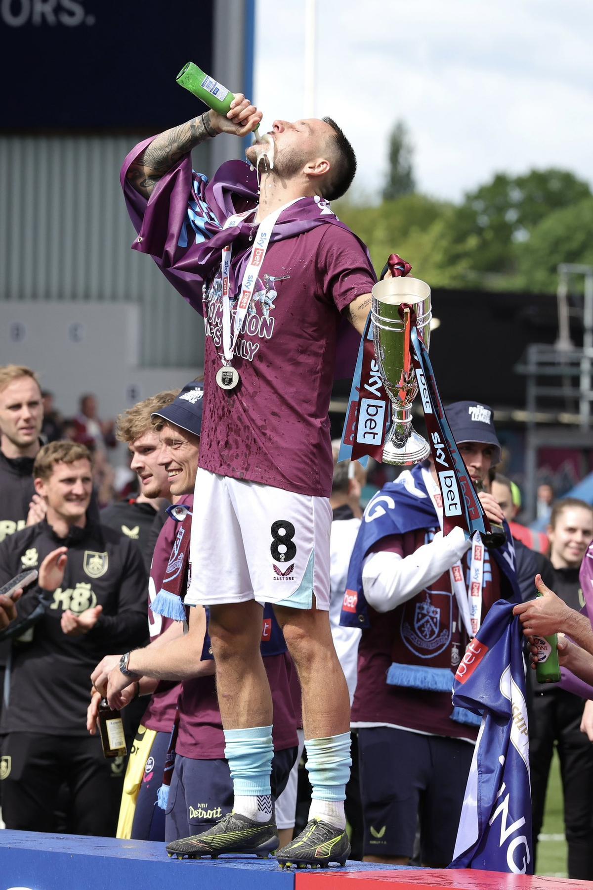 Josh Brownhill, celebrando el ascenso del Burnley