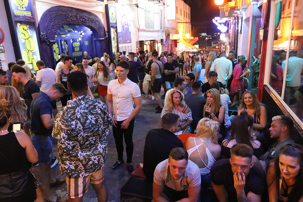 Una noche con la Policía en el West End en Sant Antoni (Ibiza)