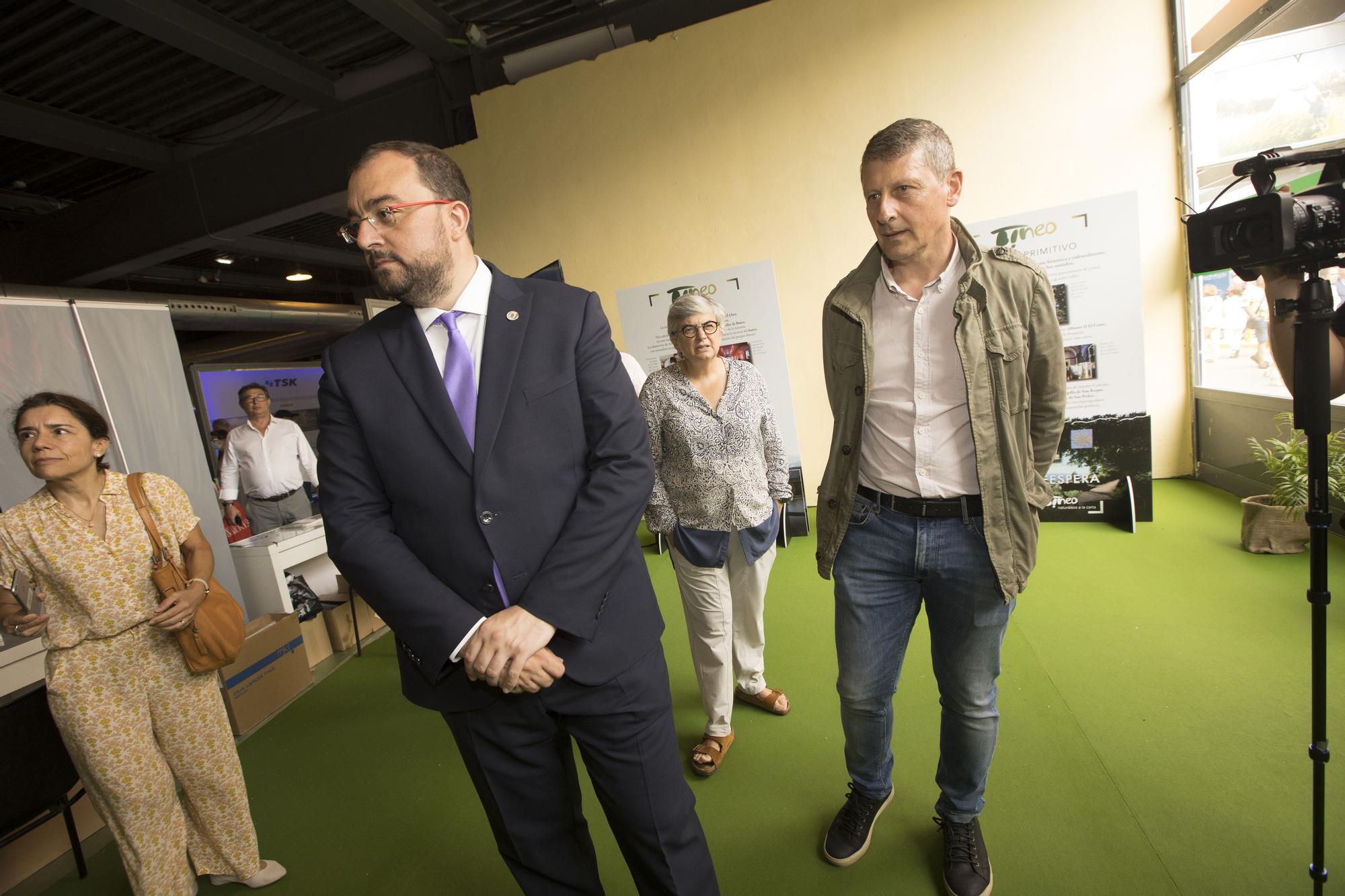 En imágenes: La visita de Adrián Barbón a la Feria de Muestras