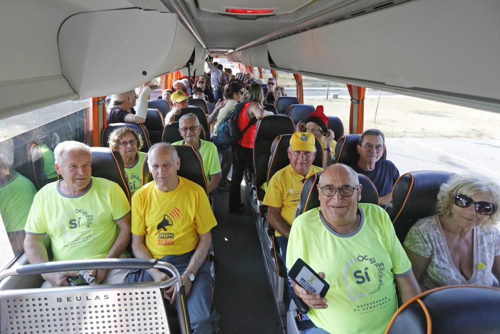 Centenars de gironins marxen cap a Estrasburg per participar en la concentració davant el Parlament Europeu