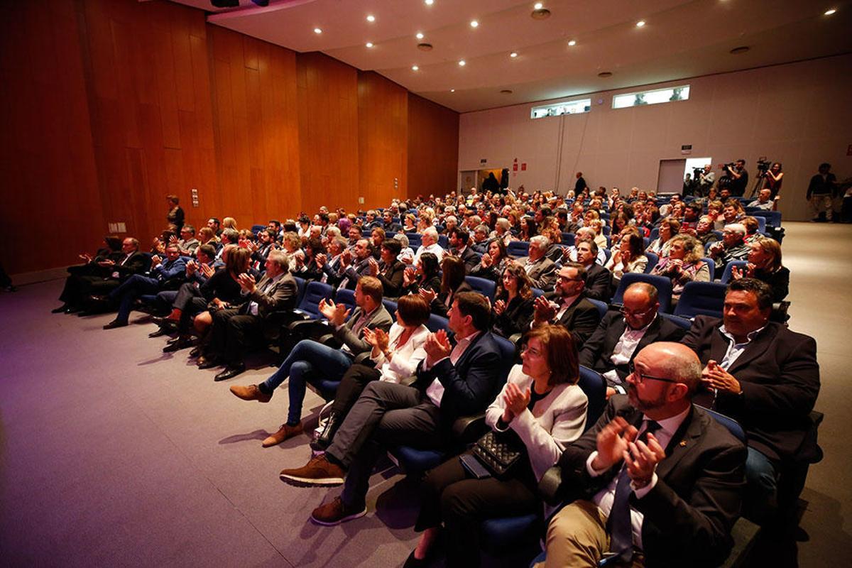 El Consell de Ibiza entrega sus máximas distinciones en una gala marcada por el recuerdo a Joan Tur.