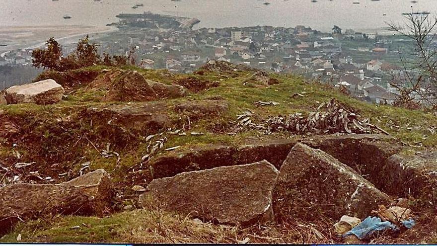 Restos da Torre de Meira en 1986.   | // FOTO VILLA