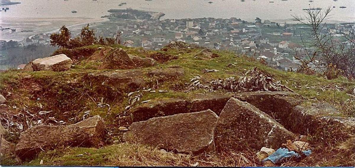 Restos da Torre de Meira en 1986. | // FOTO VILLA