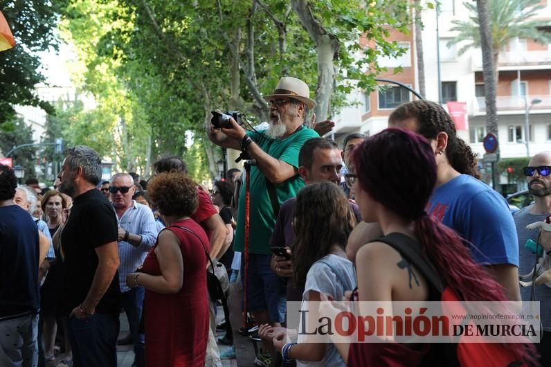 Concentración LGTBI en protesta por la manifestación neonazi del sábado