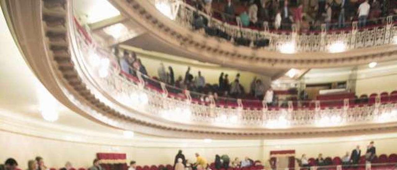 Javier Camarena, ayer, en el teatro Campoamor, donde asistió a la ópera &quot;Lucia di Lammermoor&quot;.