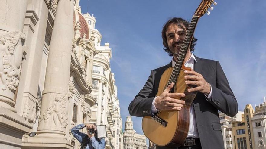 Toni Cotolí lleva sus &#039;Sueños de guitarra&#039; al Palau de la Música