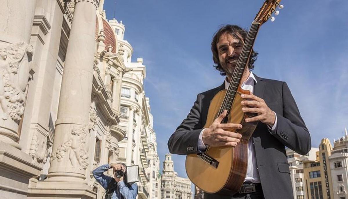 Toni Cotolí lleva sus 'Sueños de guitarra' al Palau de la Música