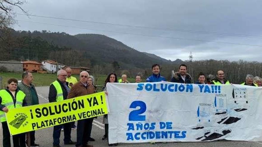 Protesta en la carretera Pravia-Salas