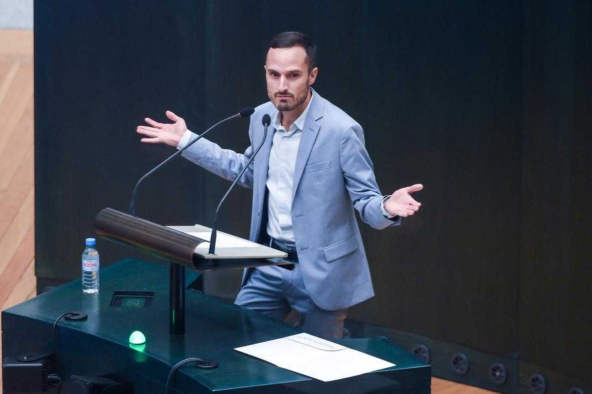 El concejal del PSOE de Madrid, Antonio Giraldo, interviene durante un pleno del Ayuntamiento de Madrid, en una imagen de archivo.