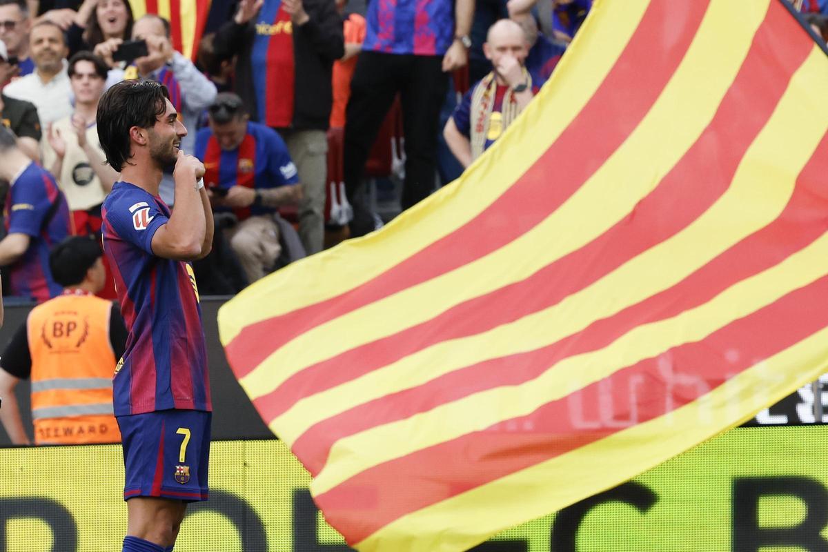 Ferran celebra su primer gol al Espanyol en el Spotify Camp Nou.