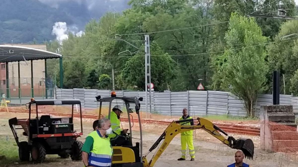 Trabajadores en la zona donde se han iniciado las tareas. | M. Á. G.