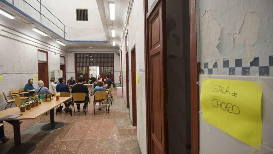 Interior de la antigua prisión, durante la rueda de prensa de Proxecto Cárcere.