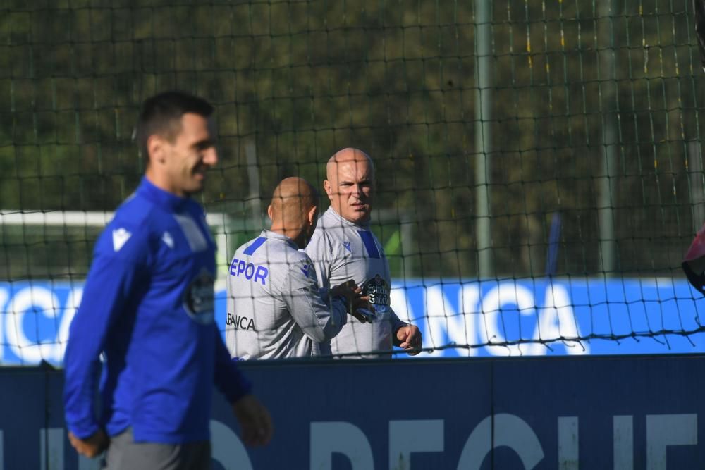 El Dépor se entrena en Abegondo a las órdenes de su nuevo técnico, Luis César Sampedro.  El domingo se enfrenta al Las Palmas, condicionado por numerosas bajan.