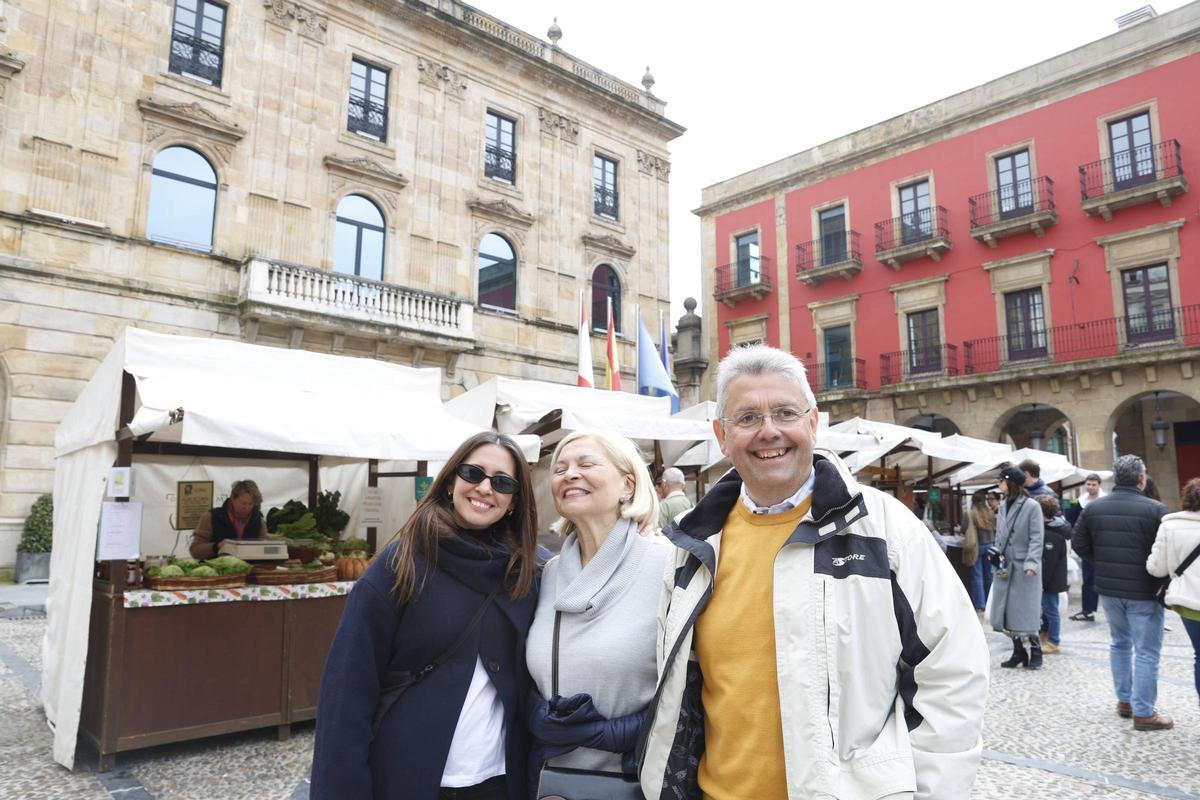 Semana Santa con "sabor a verano" en Gijón: en imágenes Semana Santa con "sabor a verano" en Gijón: en imágenes