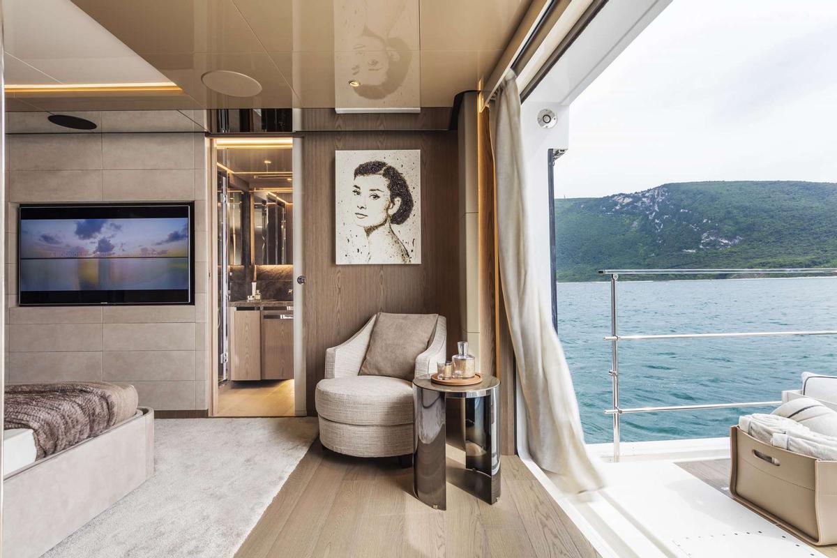 Imágenes de un yate de lujo Saetta 106 construído por Custom Line