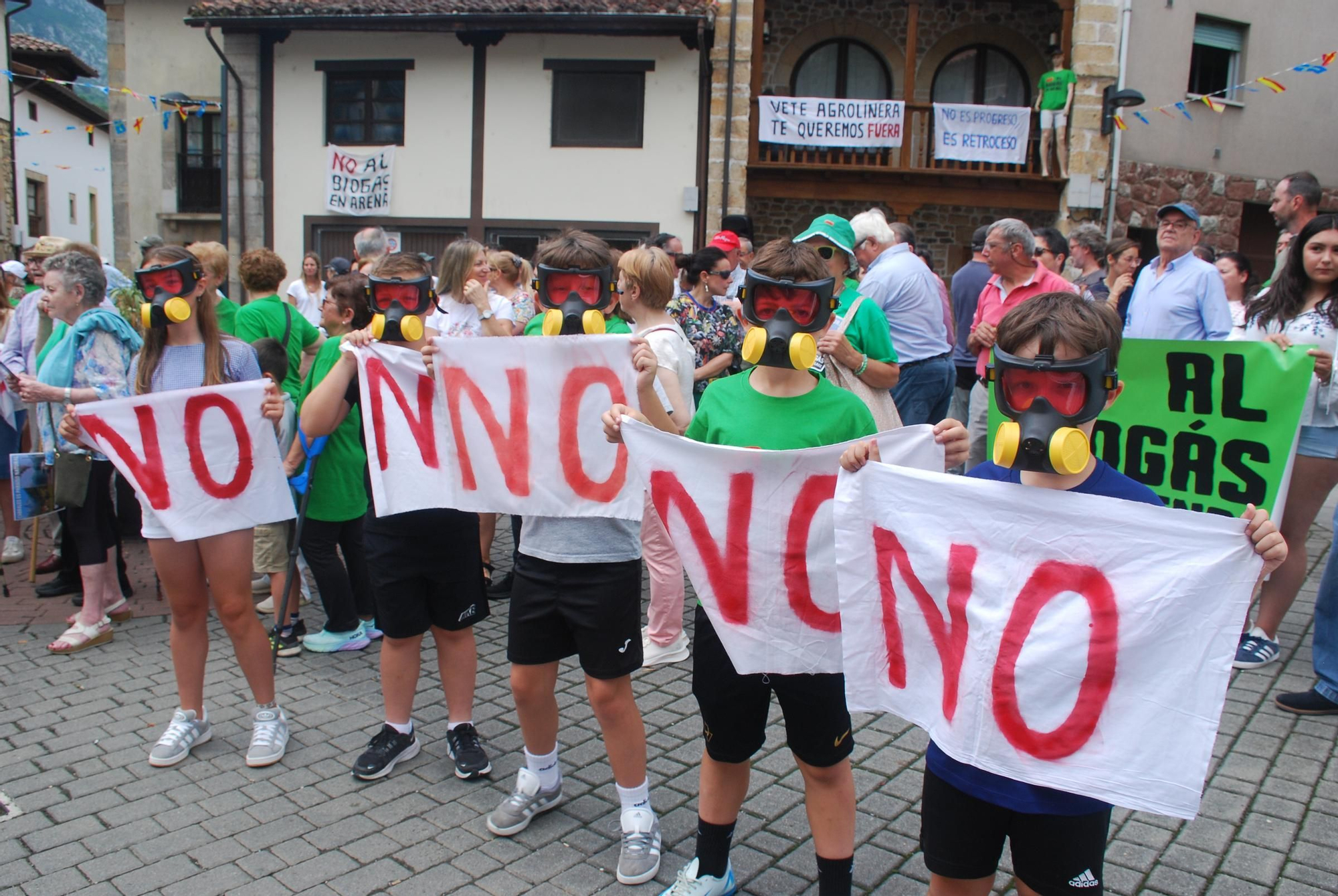 Manifestación contra la planta de biogás en Arenas de Cabrales