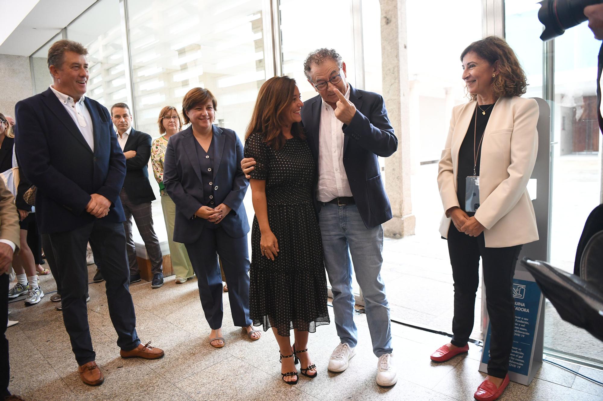 Roberto Verino reivindica a las mujeres en la inauguración de su exposición en la Fundación Luis Seoane