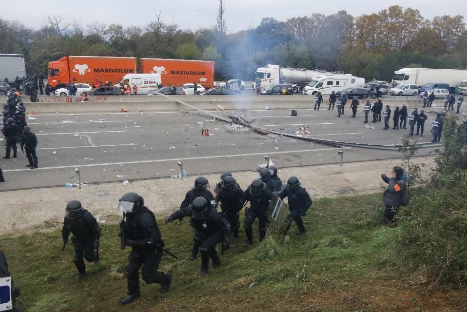 Desallotjament dels manifestants de l'AP-7