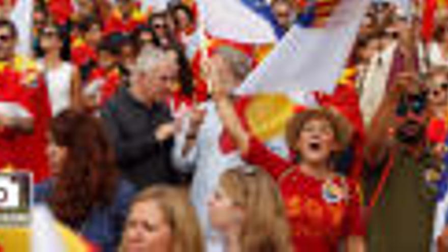 Milers de persones es manifesten pel Dia de la Hispanitat a Barcelona