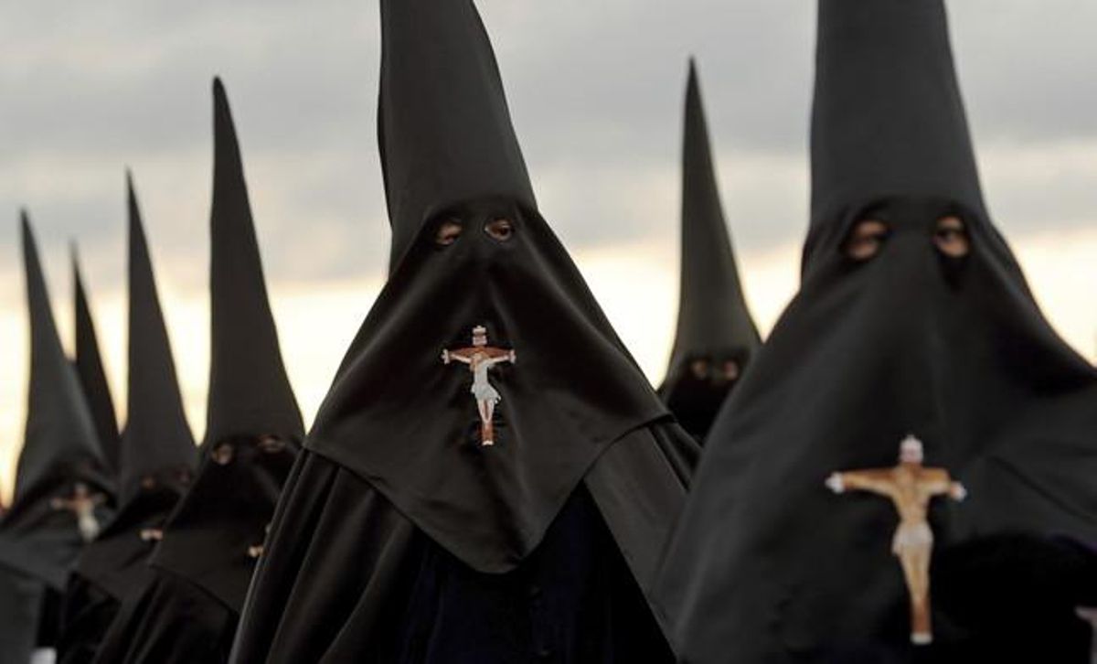 Els penitents de la Germandat del Santíssim Crist del Salvador a València.