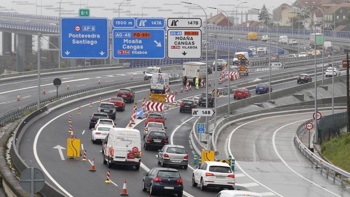 Retenciones debido a las obras de ampliación del puente de Rande.