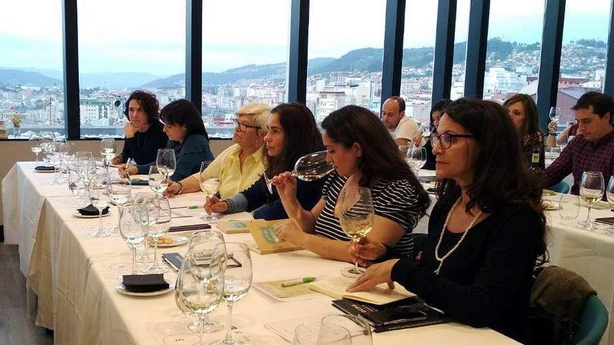 Las Notas de Cata de la Ruta do Viño Rías Baixas llegaron a Vigo con música en directo