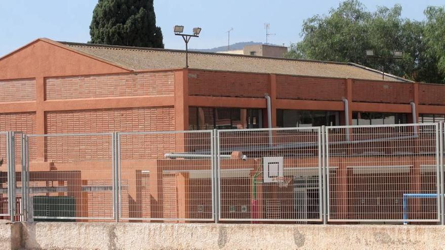 Techo de amianto del Colegio José María La Puerta de Cartagena.