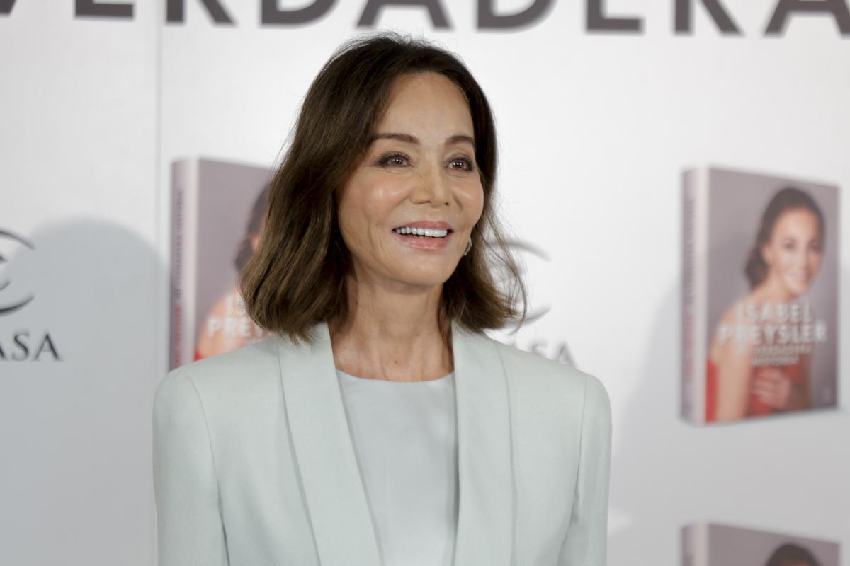 Isabel Preysler defiende a su exmarido, Julio Iglesias, de las acusaciones