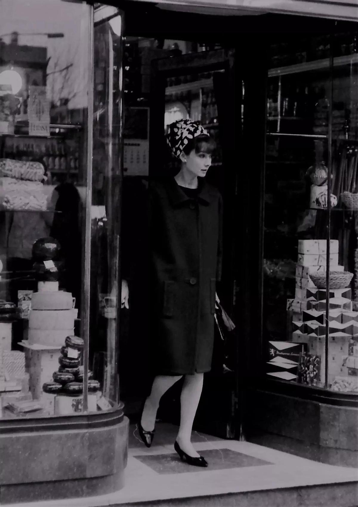 Audrey Hepburn, de compras en Mantequerias Leonesas, Madrid, 1964.