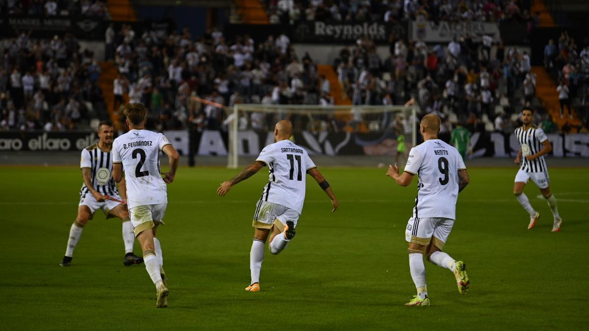 Celebración de un gol del Badajoz, el pasado sábado.