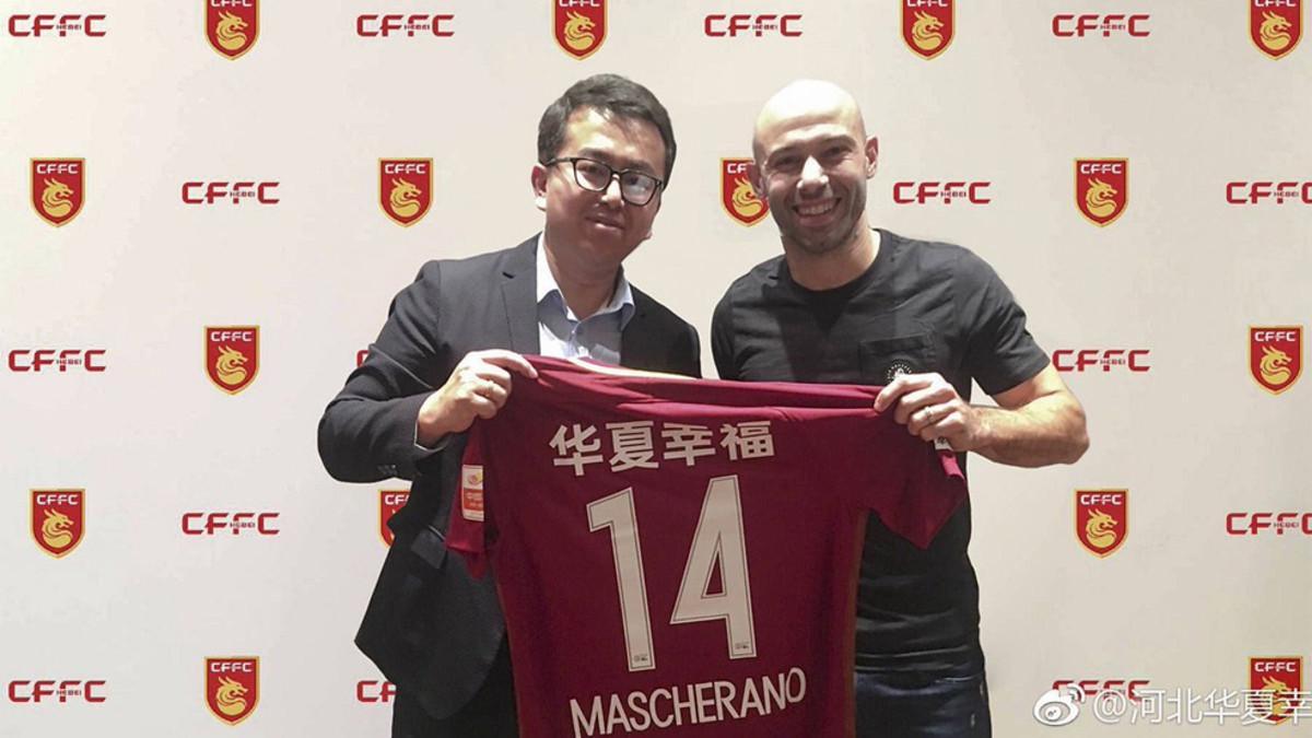 Mascherano ya luce la camiseta del Hebei Fortune