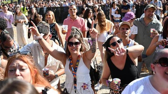 El festival dejó una estampa de brazos en alto y canciones compartidas.