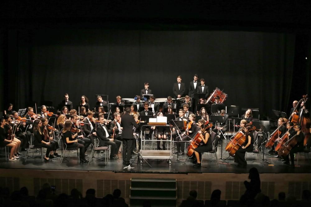 La gran afluencia de público obliga a la Joven Orquesta de Torrevieja a doblar su concierto en el Centro Cultural Virgen del Carmen