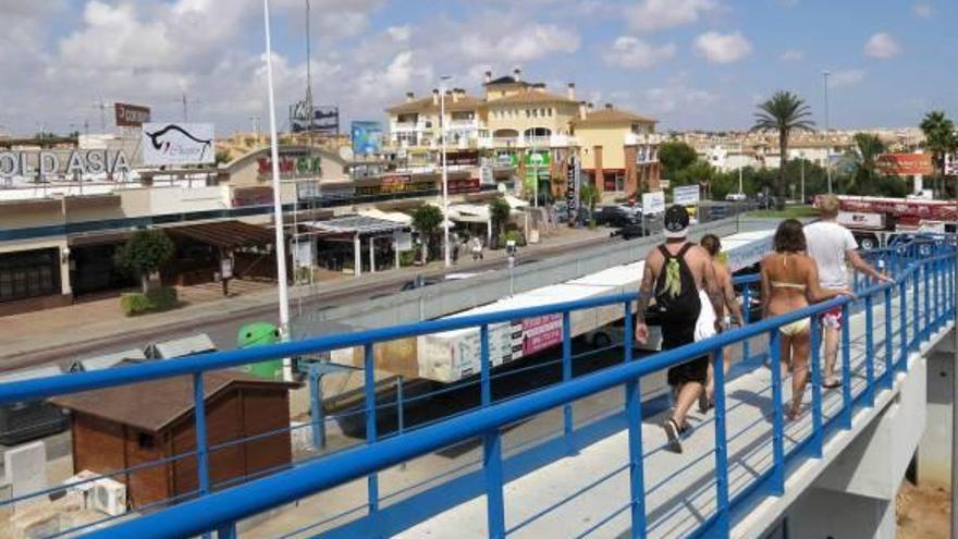 Orihuela Costa acumula negocios en marcha esperando su licencia