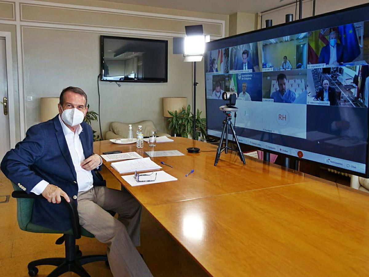 Caballero, ayer, durante un encuentro telemático de la junta de portavoces de la FEMP.