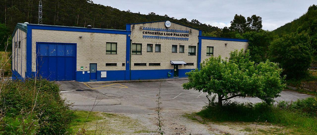 Las instalaciones de Lago Paganini, en el polígono de A Portela, ayer, cerradas. |   // GONZALO NÚÑEZ