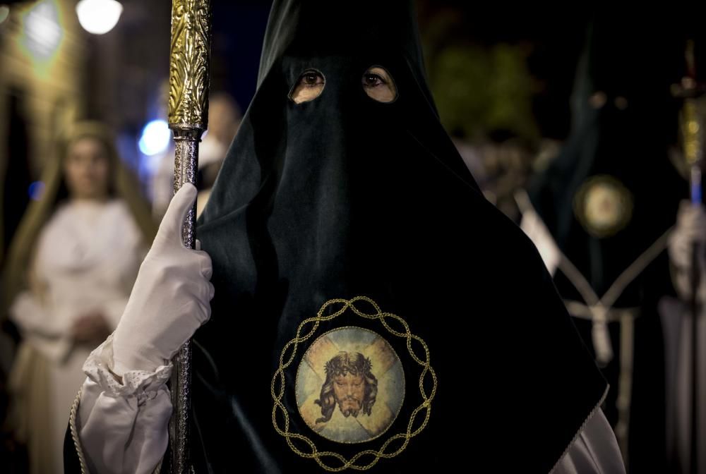 Procesión de la Real Hermandad de Jesús con la Cruz y Cristo Resucitado