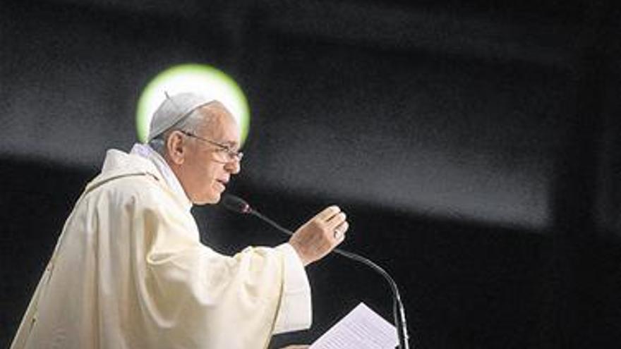 El Papa fustiga  a los políticos y a sus obispos